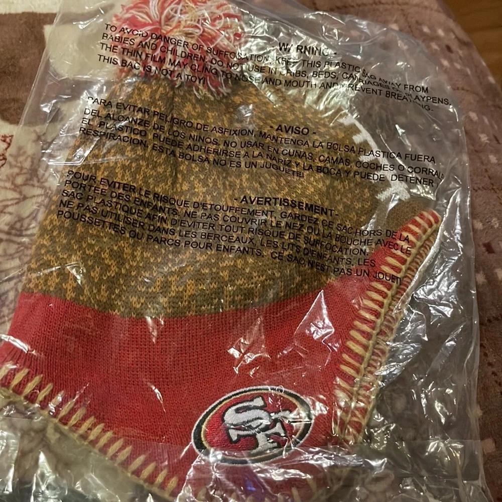 Boys San Francisco 49ers Brown/Scarlet Football Head Knit Hat with Pom - Picture 3 of 3